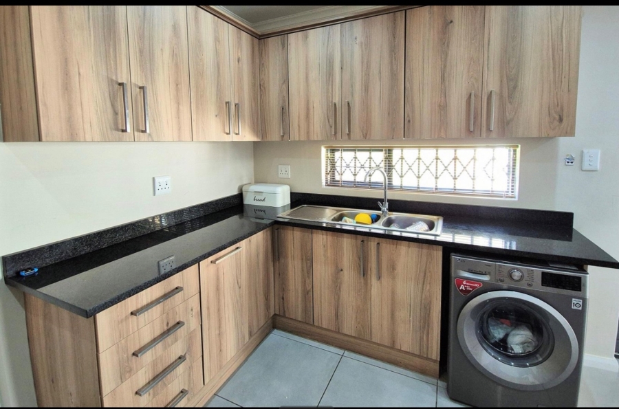 3 Bedroom Property for Sale in Overbaakens Eastern Cape